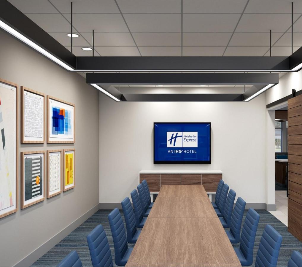 Holiday Inn Express & Suites - Hawaiian Gardens By Ihg Екстериор снимка