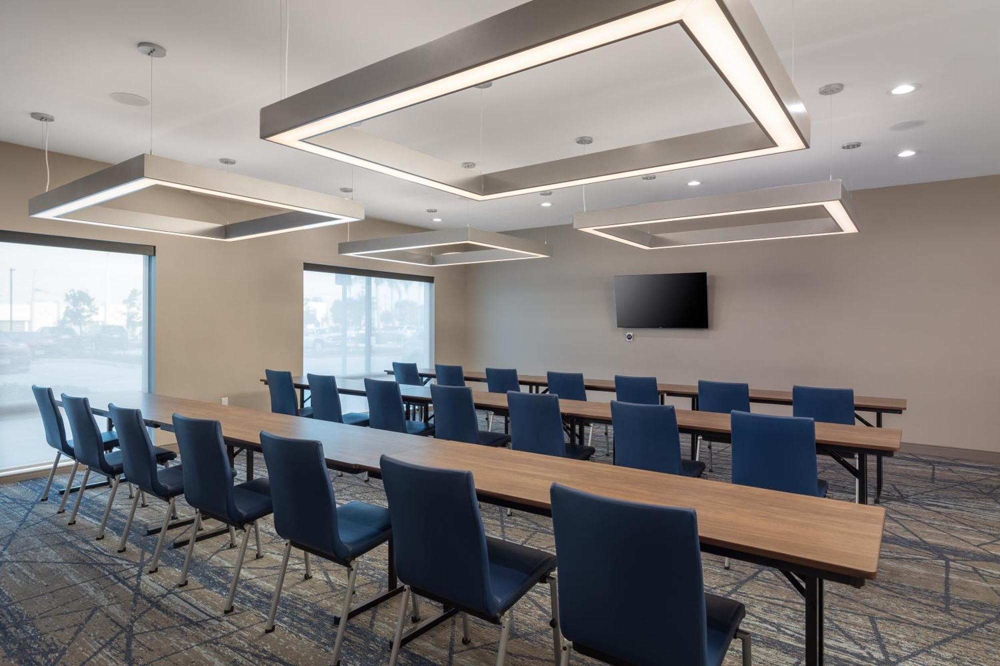 Holiday Inn Express & Suites - Hawaiian Gardens By Ihg Екстериор снимка