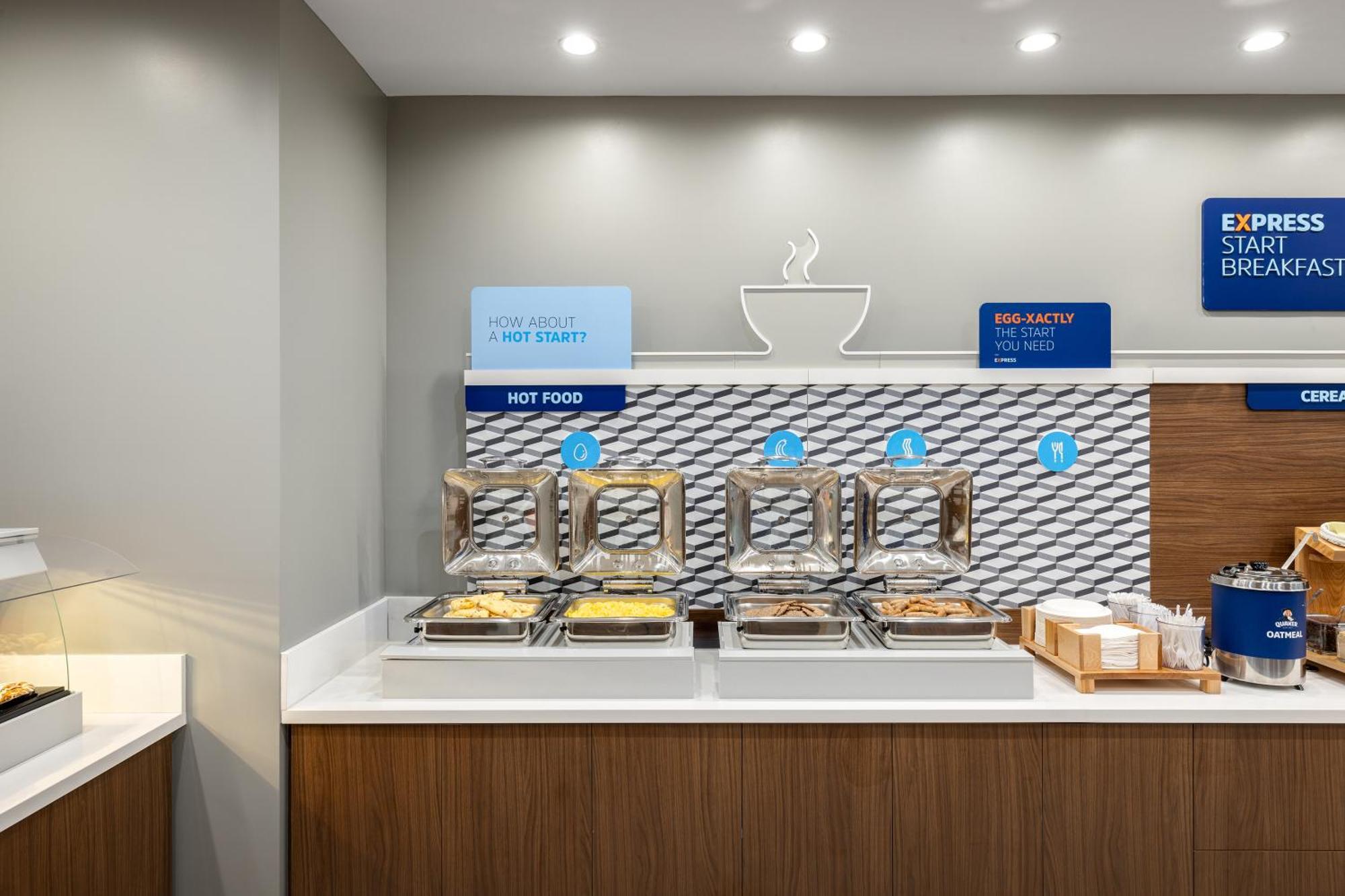 Holiday Inn Express & Suites - Hawaiian Gardens By Ihg Екстериор снимка